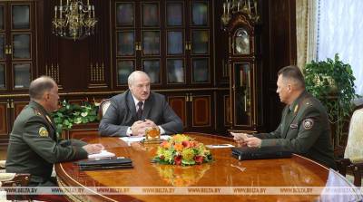 "Главная задача - сохранить людей" - Лукашенко принял с докладом главу МЧС