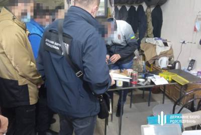 На Николаевщине спасатель, полицейский и военнослужащий организовали "наркоточку"
