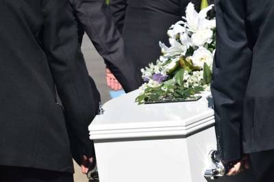 Мужчина внезапно ожил на собственных похоронах (Видео)