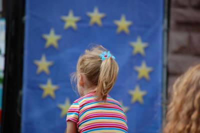 ЕС запускает проект по превращению украинских школьников в европейцев
