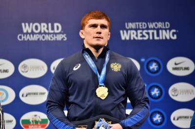 Евлоев вышел в финал ОИ по греко-римской борьбе в весе до 97 кг