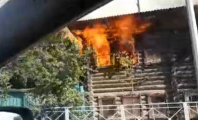 Тюменцев, которые лишились дома из-за пожара на улице Осипенко, разместят в гостинице