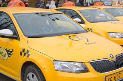 Московского таксиста оштрафовали за поездку с полуторагодовалым малышом за рулем