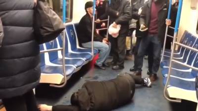 Пранкер получил реальный срок за имитацию ковидного приступа в московском метро