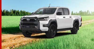 Пикап Toyota Hilux получил в России новую комплектацию с бензиновым мотором и АКПП
