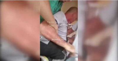 Покарання по-одеськи: агресивного пасажира скрутили й викинули з маршрутки