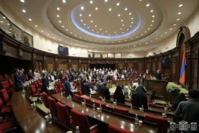 Армянская оппозиция пошла на демарш в первый день работы новоизбранного парламента