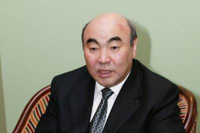Экс-президента Киргизии Акаева доставили к следователям в Бишкеке