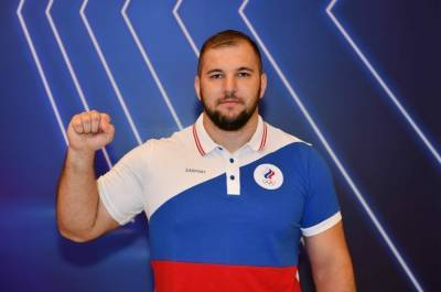 Борец Семенов принес России 50-ю медаль в Японии