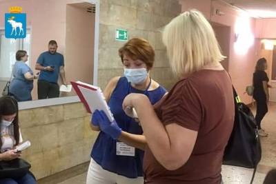 Волонтеры «ЕР» работают в Центре вакцинации в Йошкар-Оле