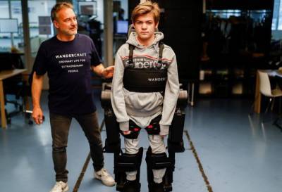 Французский инженер создал экзоскелет для своего сына с инвалидностью – Учительская газета
