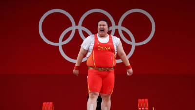 Китайская тяжелоатлетка Вэньвэнь выиграла золото ОИ в Токио