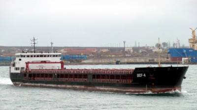 Иранский сухогруз сел на мель в порту Астрахани