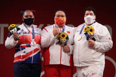 Лорел Хаббард - Китайская штангистка Ли Вэньвэнь выиграла золото Олимпиады в весе свыше 87 кг - sportarena.com - Китай - США - Англия - Новая Зеландия