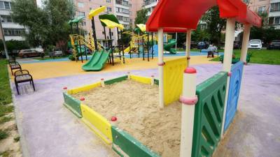 Юристы прокомментировали ситуацию с доступом на детские площадки во дворах