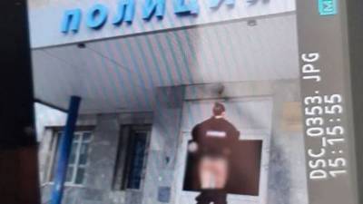Жительницу Екатеринбурга арестовали на трое суток за фото без штанов у отделения МВД