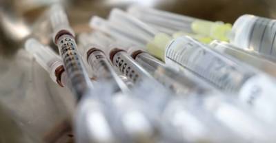 Профессор вирусологии назвал российскую вакцину от ковида без побочных эффектов