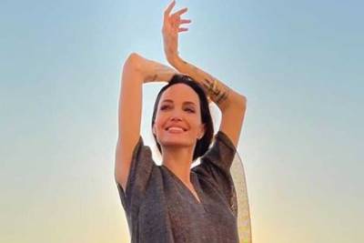 Анджелина Джоли устроила фотосессию на крыше в Венеции