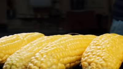 Изумительная кукуруза всего за 4 минуты: самый простой способ приготовления в микроволновке