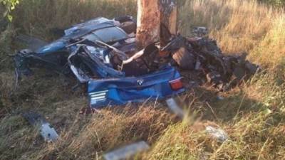 Под Белгородом BMW врезался в дерево – погибли трое