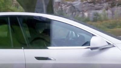 В Норвегии пьяный водитель Tesla уснул при движении на автопилоте