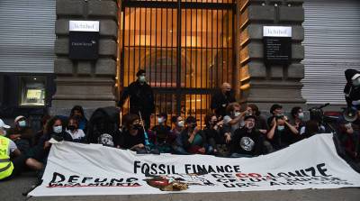 Полиция Цюриха задержала более 80 экоактивистов, устроивших акцию протеста у банков
