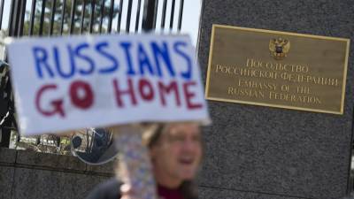 Ещё 24 российских дипломата покинут США