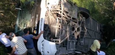 В перевернувшемся на юге Турции автобусе погибли четверо туристов из России
