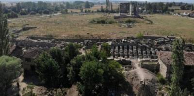 В одном из городов на западе Турции обнаружили ворота святилища Храма Зевса