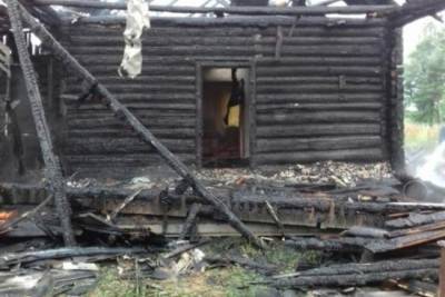 В Смоленской области горело бесхозное здание