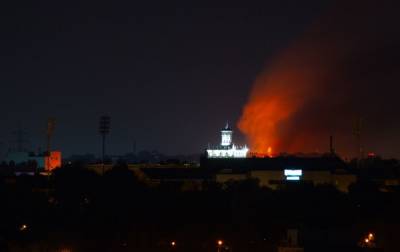 В Запорожье горит многоквартирный дом: причиной пожара мог стать взрыв газа