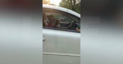 Москвичка прокатилась по столице, сидя с младенцем за рулём
