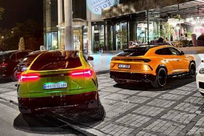 В Украине «засветился» яркий кортеж на Lamborghini за $1 000 000