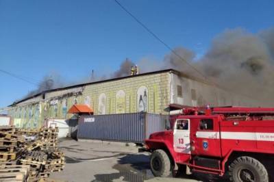 Пожарные ликвидировали крупное возгорание на складе под Новосибирском