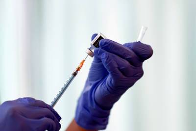 Програничники США изъяли на Аляске тысячи поддельных сертификатов о вакцинации