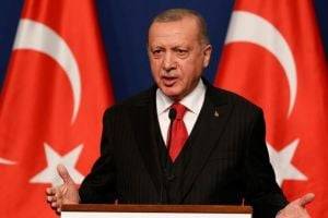 В Турции ввели новые ограничения для непривитых людей