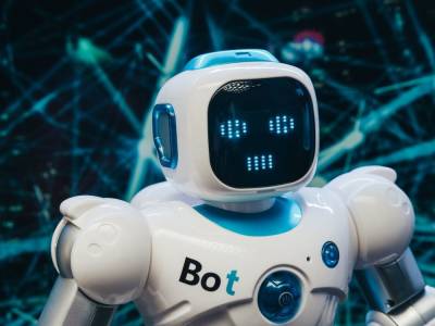 Компания Илона Маска представит похожего на человека робота в 2022 году