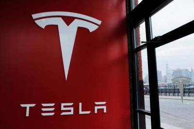 Tesla Bot и взлет цен на похоронную продукцию: новости к утру 20 августа