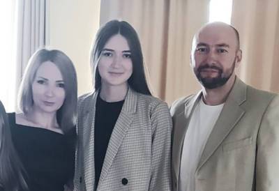 Семья из Новополоцка — мама, папа и старшая дочь — поступила в университет культуры