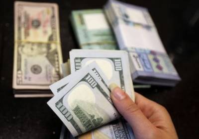 Доллар у пика более чем за 9 месяцев на фоне бегства от риска