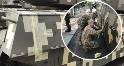 На репетиции парада в Киеве танки обклеили скотчем вместо камуфляжа