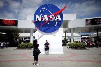 Джефф Безосу - Илон Маск - NASA приостановило работу со SpaceX из-за иска Безоса - smartmoney.one - США - Reuters