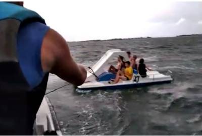 На Херсонщине спасли 5 детей, которых на катамаране отнесло на 3 км в открытое море
