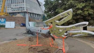 Накануне Дня Независимости Украины в Херсоне рухнул гигантский флагшток