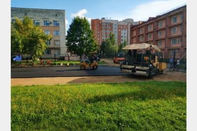 В Смоленске отремонтировали межквартальный проезд около ДК Шарм