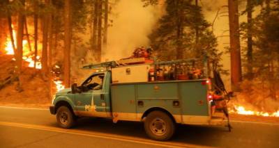 Не менее 23 тыс человек эвакуированы из-за крупного пожара в Калифорнии