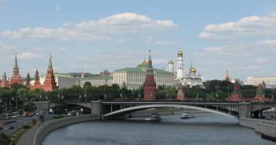 Сын нардепа от “Слуги” Аристова публикует фотографии на фоне Кремля и снимает видео в Москве