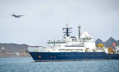 Daily Express: корабль РФ у берегов Ирландии с батискафами на борту? Значит, наши кабели резать собрался
