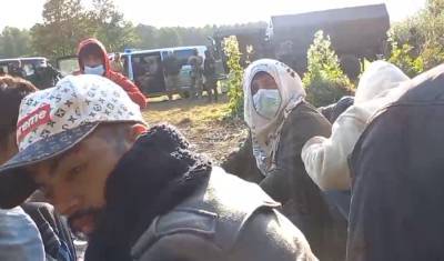 Афганских мигрантов заблокировали на границе Белоруссии и Польши