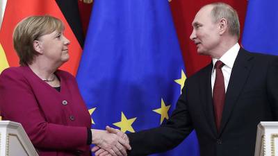 Меркель назвала правильным поддержание диалога с Россией